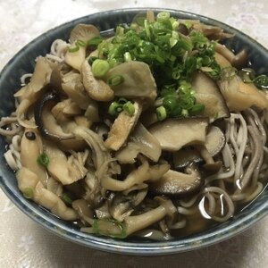 うまみＵＰ！干しきのこ蕎麦